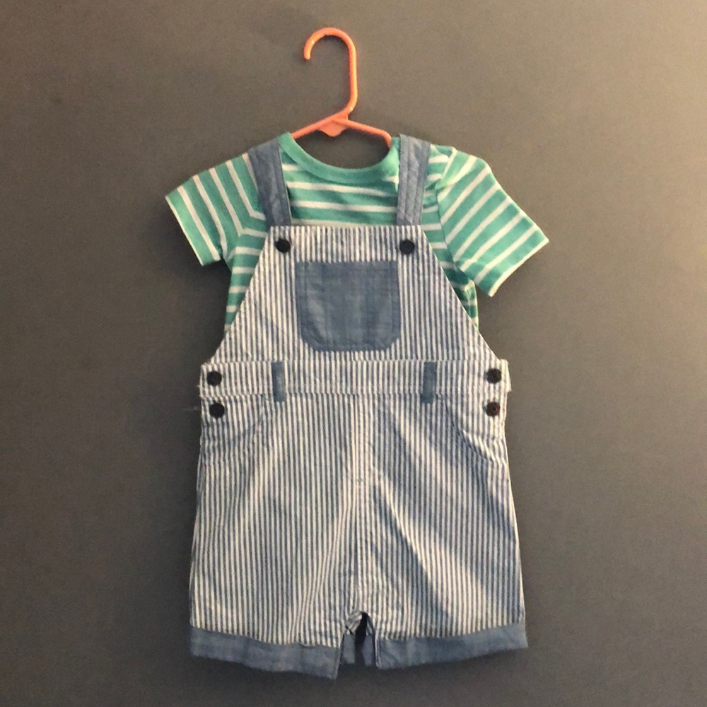 Overalls and t shirt